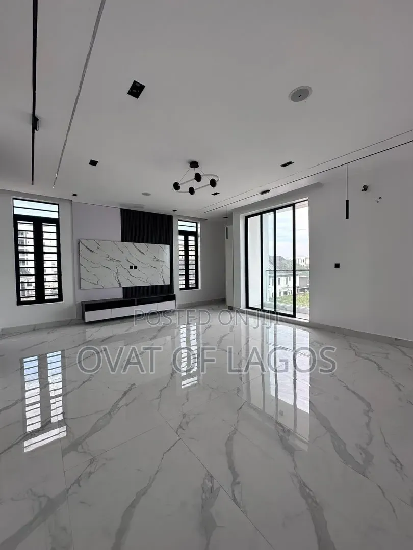 5bdrm Duplex in Lekki Phase 1 for sale in Lekki Phase 1