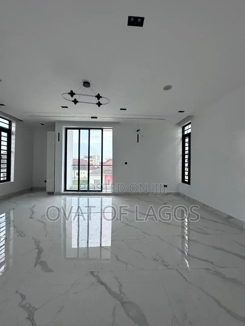 5bdrm Duplex in Lekki Phase 1 for sale in Lekki Phase 1