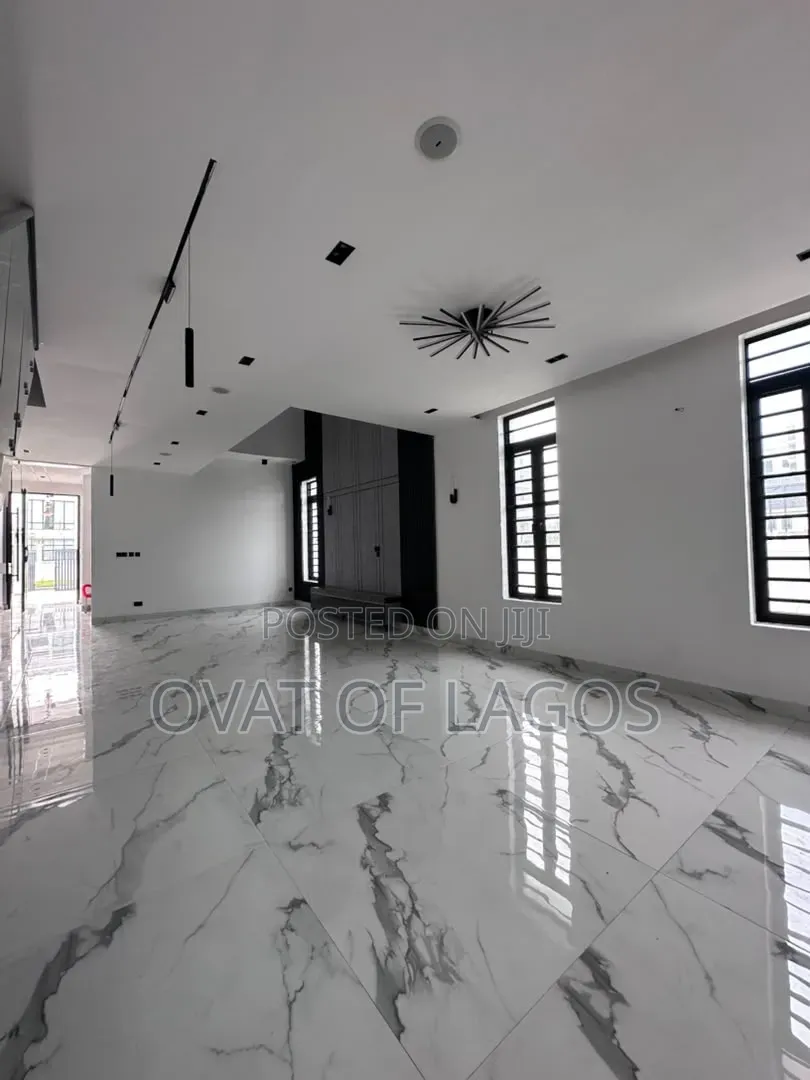 5bdrm Duplex in Lekki Phase 1 for sale in Lekki Phase 1