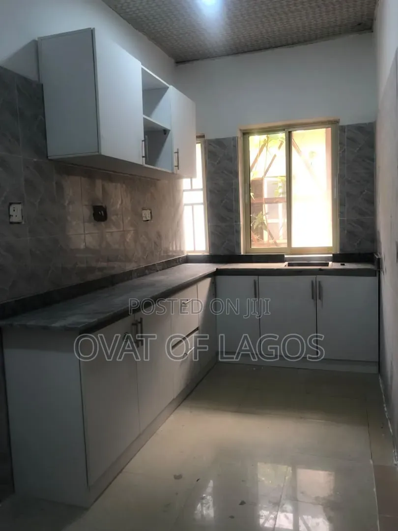 2bdrm House in Lekki Phase 1 for rent in Lekki Phase 1