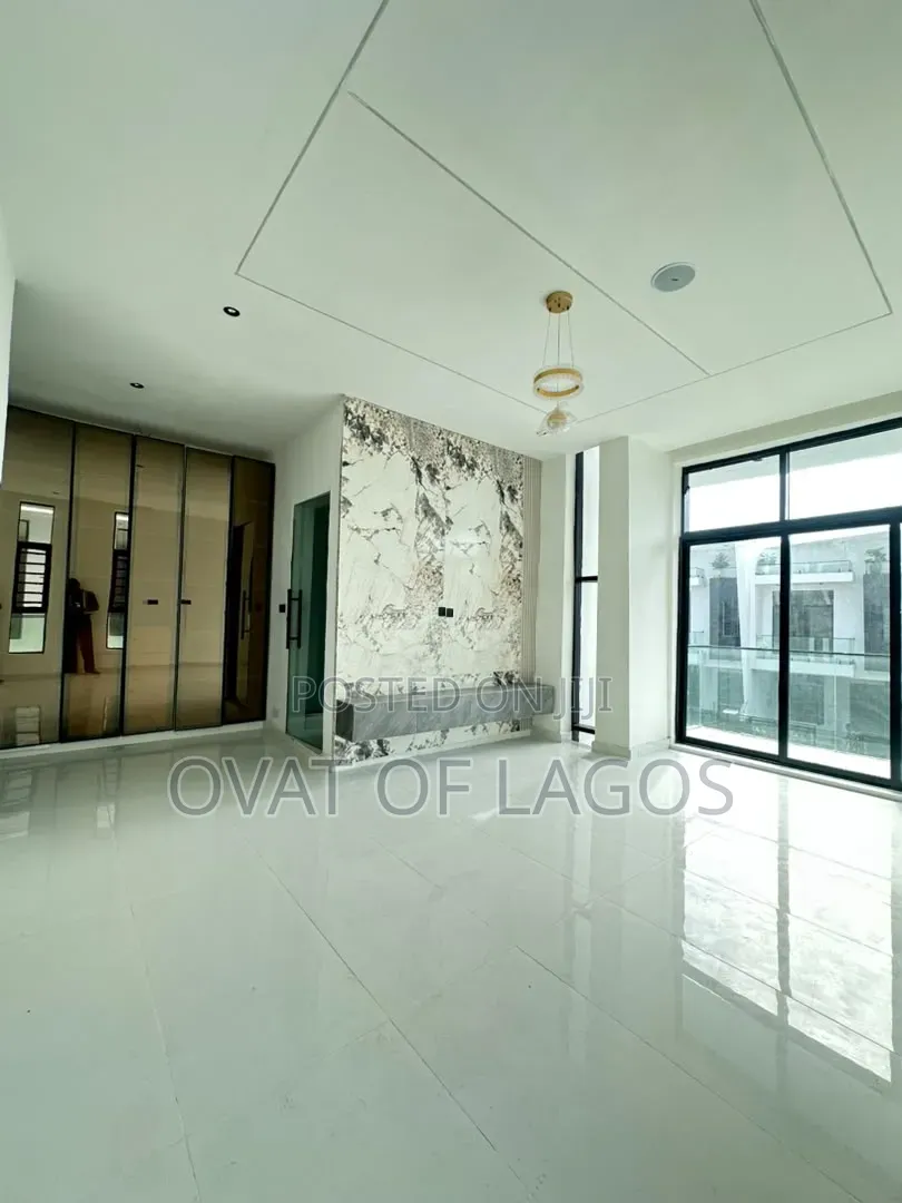 4bdrm Duplex in Ikota Villa for sale in Ikota