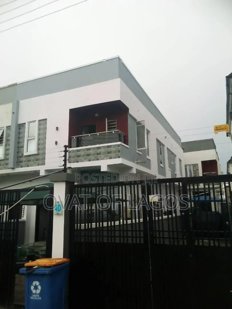 4bdrm Duplex in Lekki County, Ikota for sale in Ikota