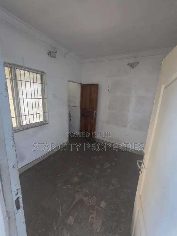 3bdrm Bungalow in Otedola Estate, Omole Phase 2 for sale in Omole Phase 2