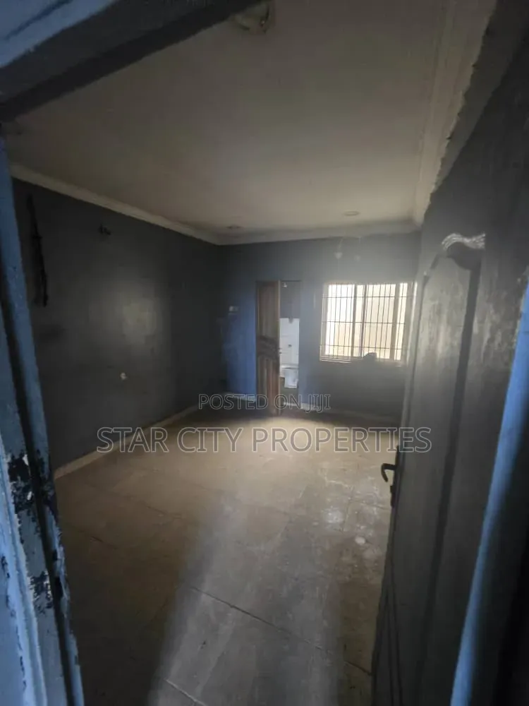 3bdrm Bungalow in Otedola Estate, Omole Phase 2 for sale in Omole Phase 2