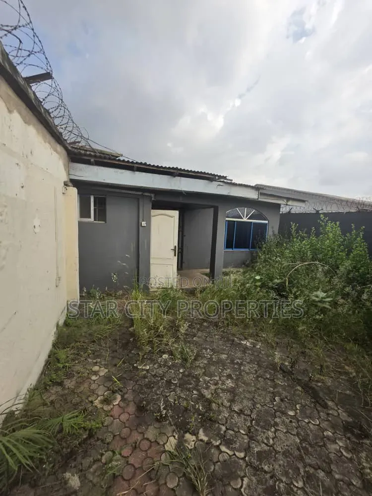3bdrm Bungalow in Otedola Estate, Omole Phase 2 for sale in Omole Phase 2