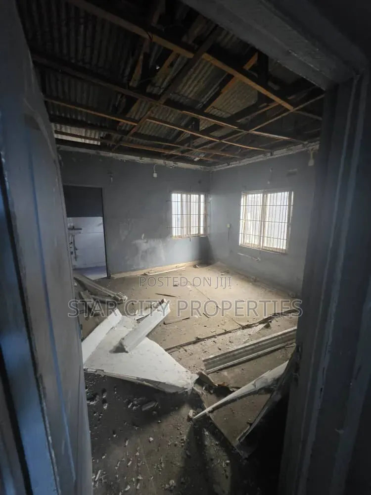 3bdrm Bungalow in Otedola Estate, Omole Phase 2 for sale in Omole Phase 2