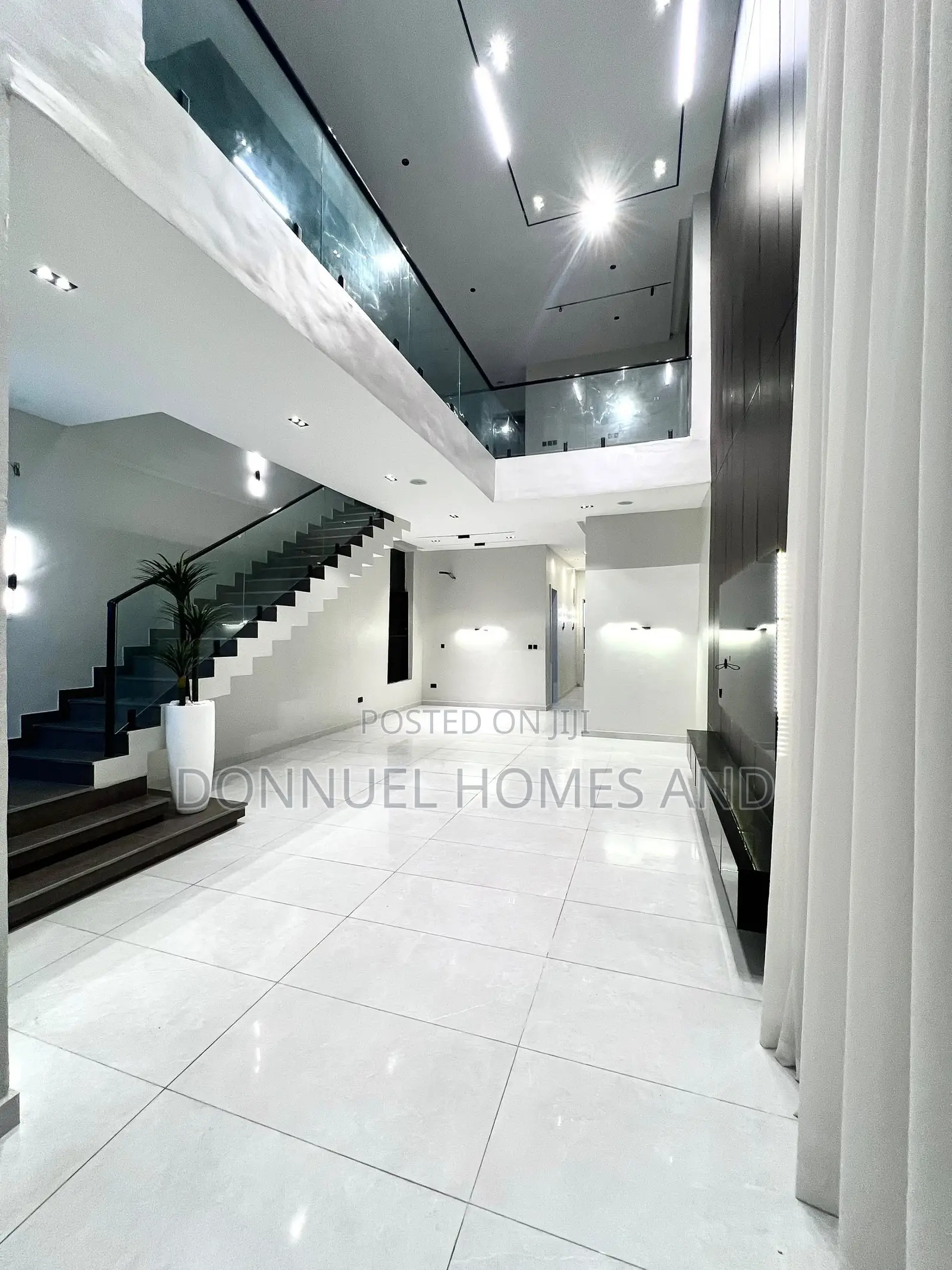 5bdrm Duplex in Lekki Expressway for sale in Lekki Expressway