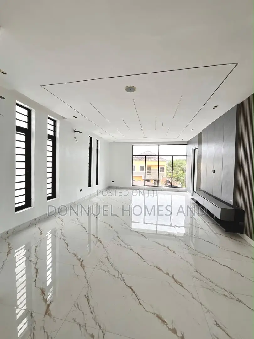 5bdrm Duplex in Chevron for sale in Chevron