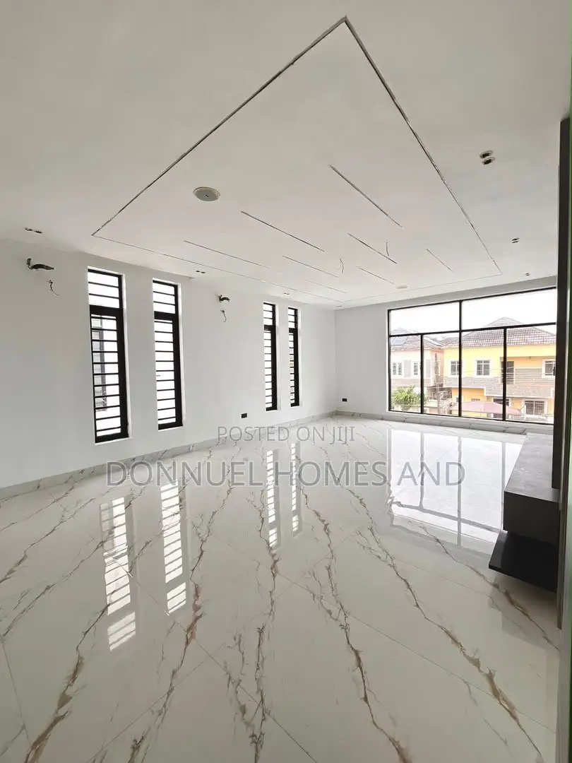 5bdrm Duplex in Chevron for sale in Chevron
