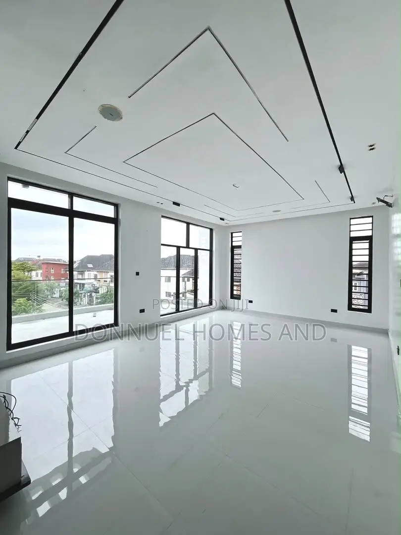 5bdrm Duplex in Chevron for sale in Chevron