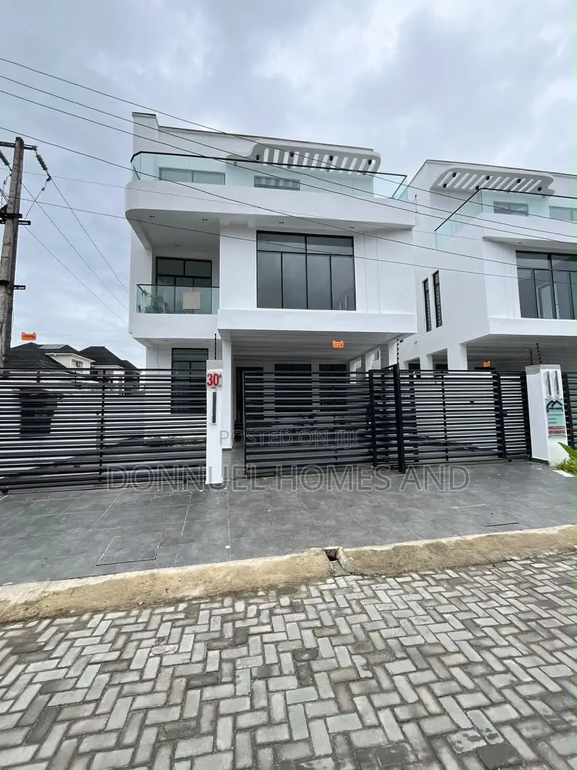 5bdrm Duplex in Chevron for sale in Chevron