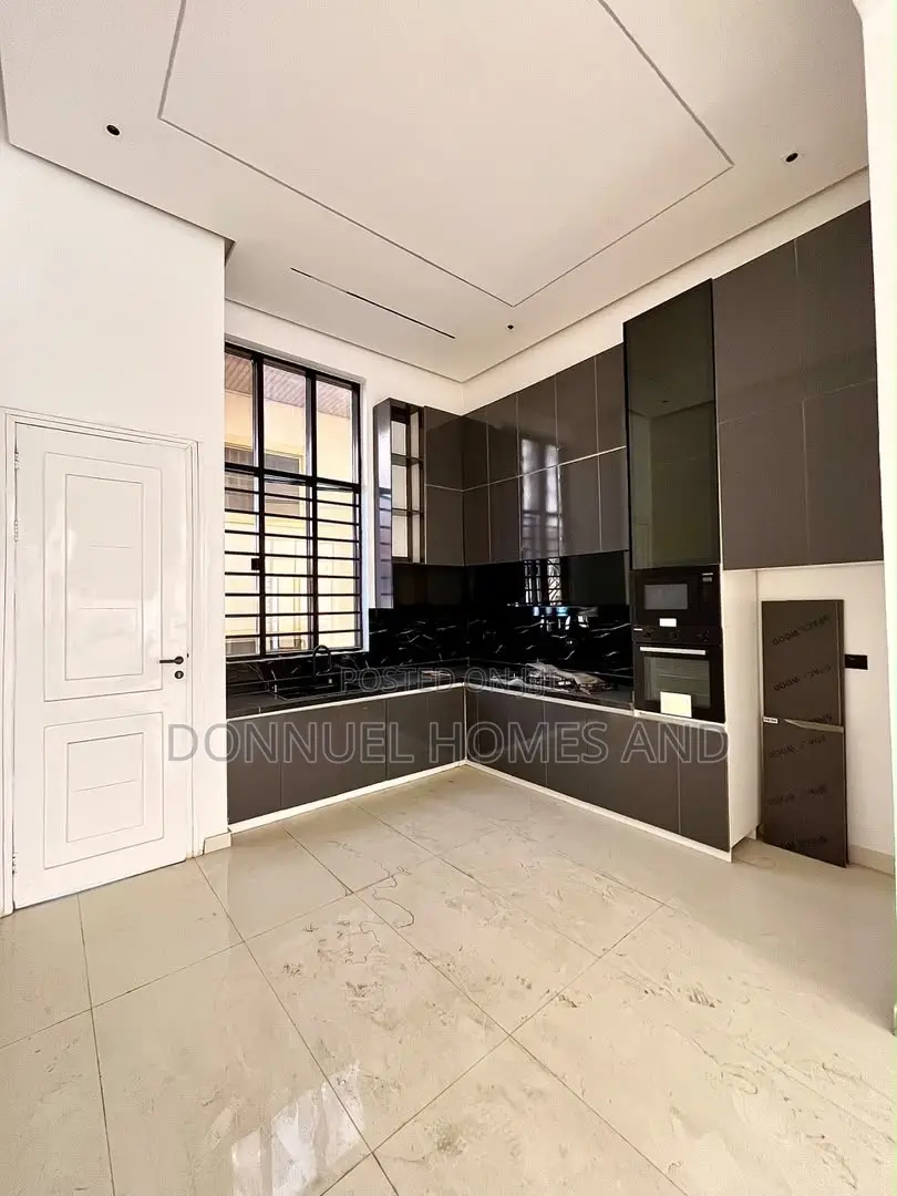 3bdrm Apartment in Lekki Phase 1 for sale in Lekki Phase 1