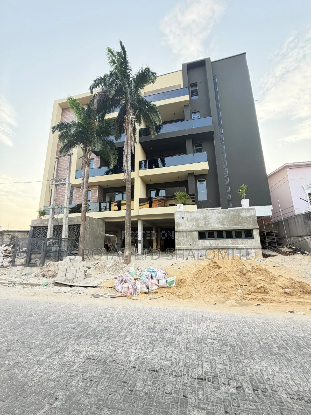 3bdrm Block of Flats in Lekki Phase 1 for sale in Lekki Phase 1