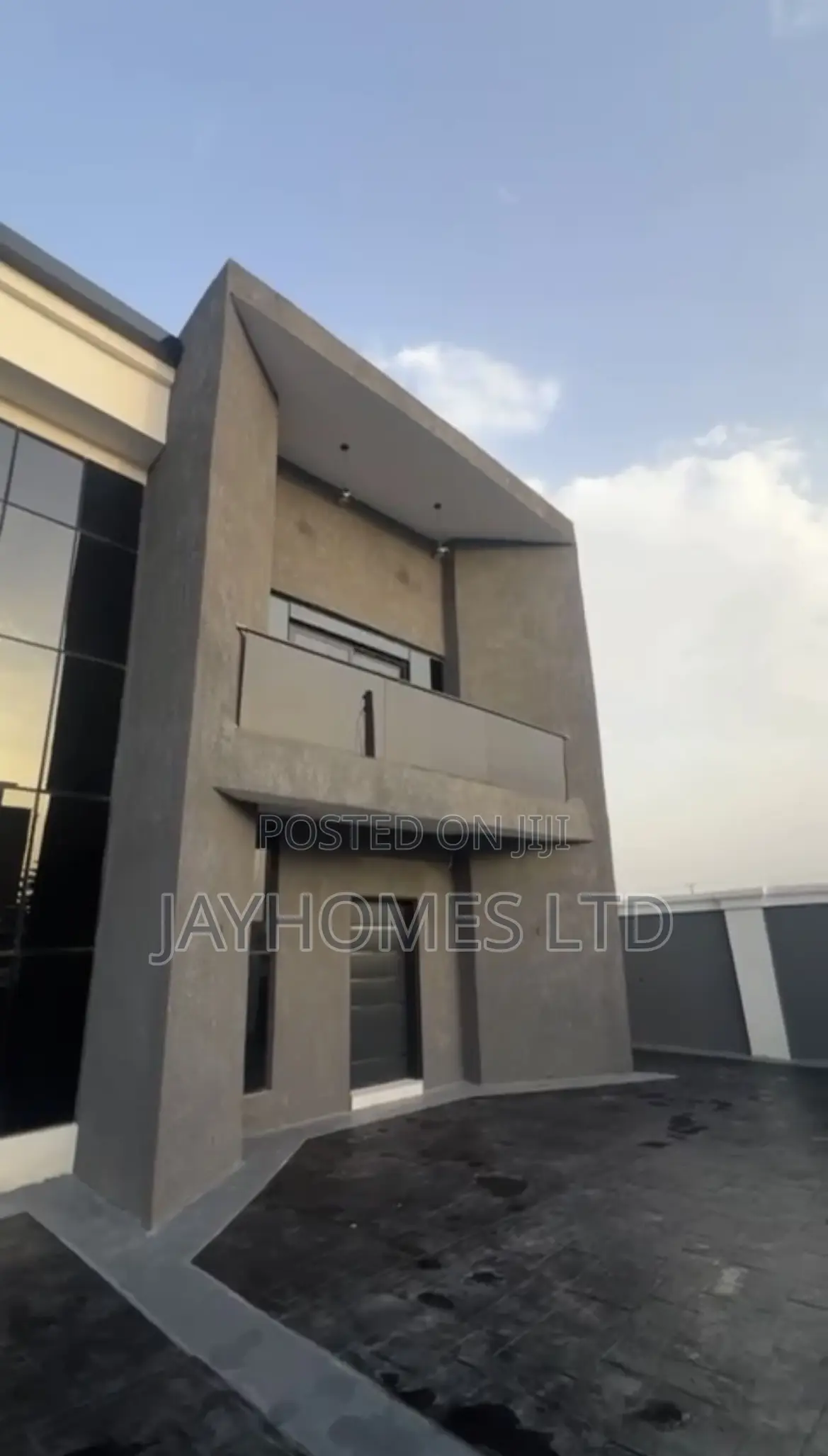5bdrm Duplex in Mariam Babangida Way, Oshimili South for sale in Oshimili South