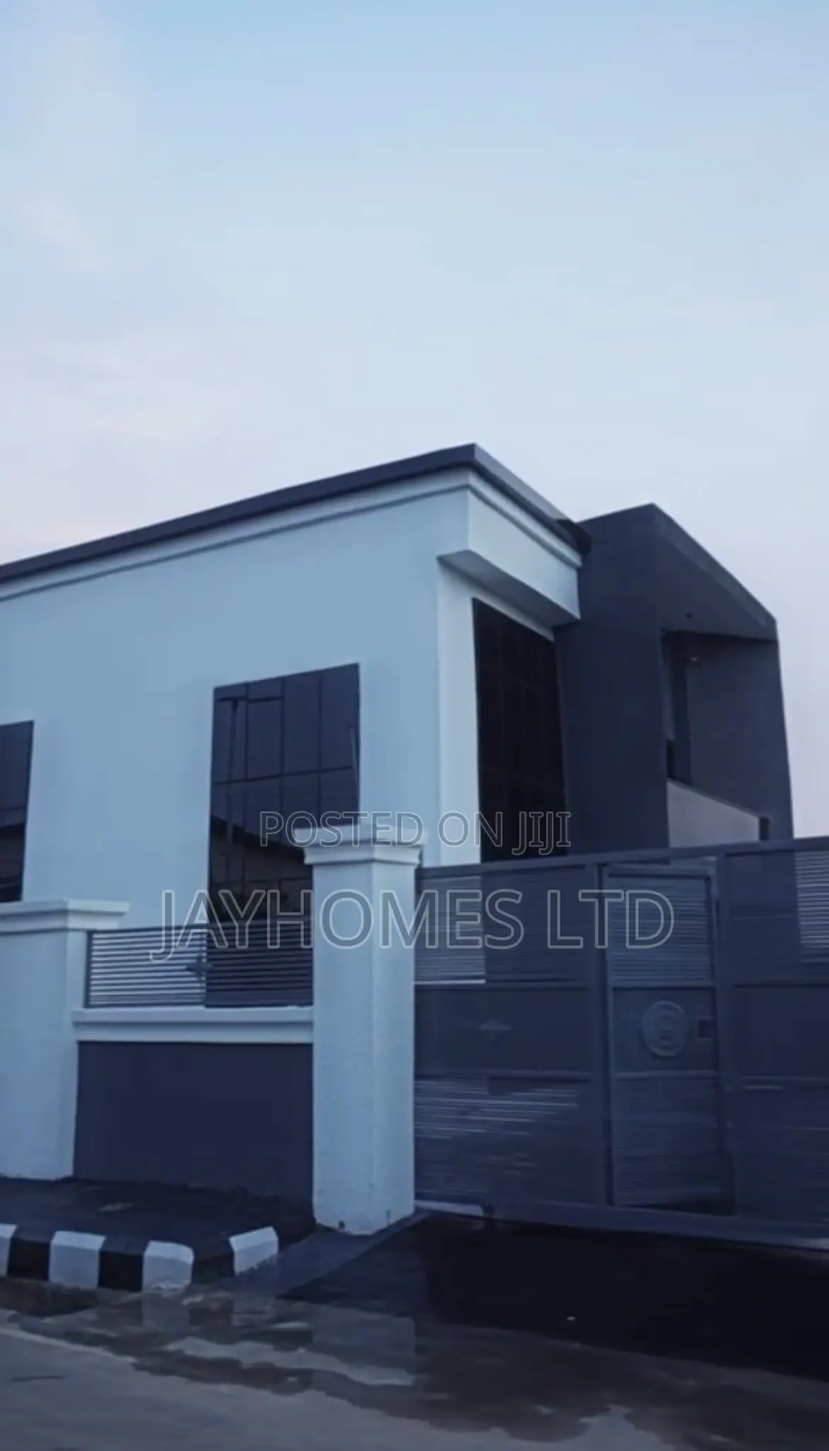 5bdrm Duplex in Mariam Babangida Way, Oshimili South for sale in Oshimili South