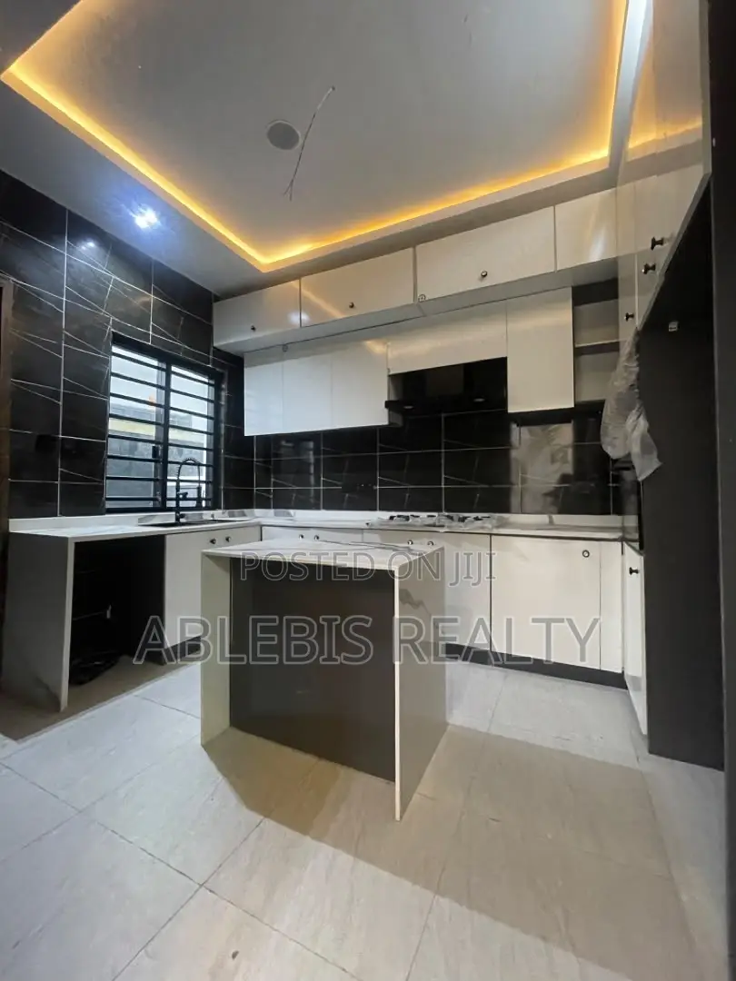 4bdrm Duplex in Lekki for sale in Lekki Phase 2