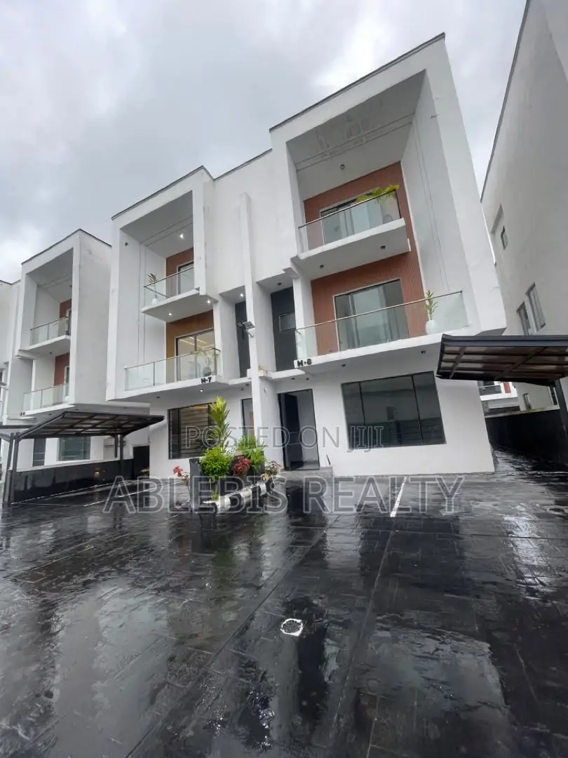 4bdrm Duplex in Lekki for sale in Lekki Phase 2