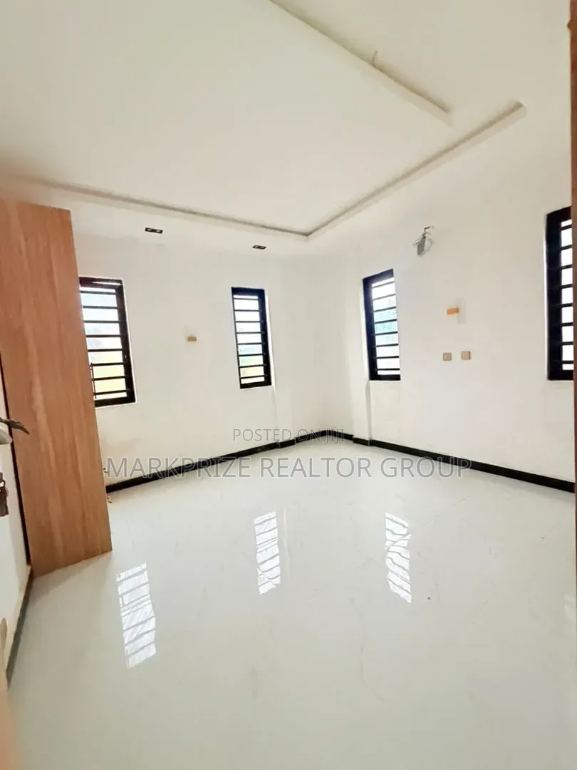 4bdrm Duplex in Ojodu Berger Lagos for sale in Berger