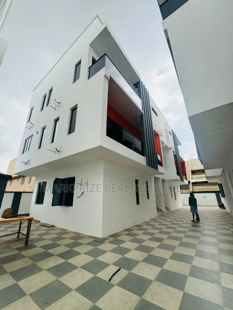4bdrm Duplex in Opebi Ikeja Lagos for sale in Opebi