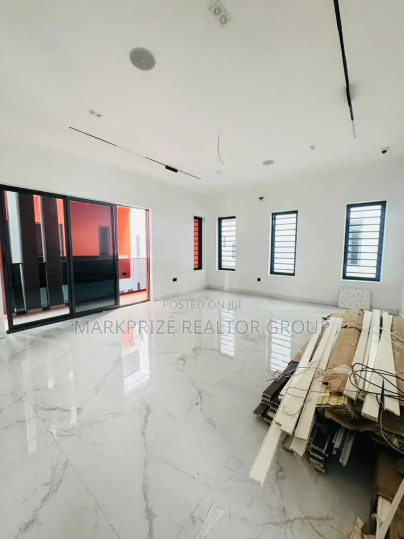 4bdrm Duplex in Opebi Ikeja Lagos for sale in Opebi