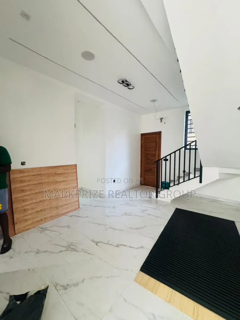 4bdrm Duplex in Opebi Ikeja Lagos for sale in Opebi