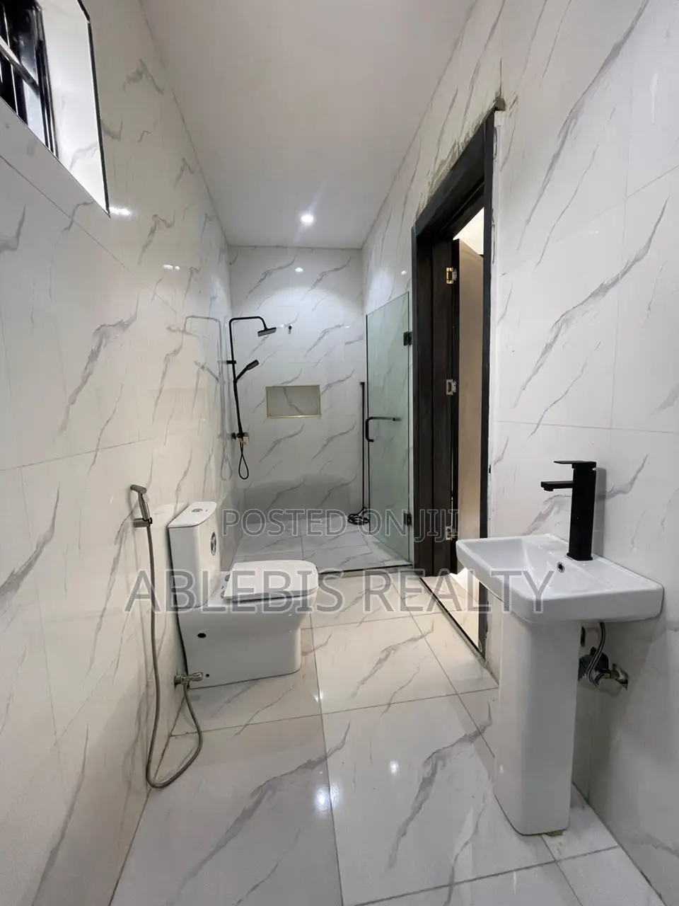 4bdrm Duplex in Ikota for sale in Ikota