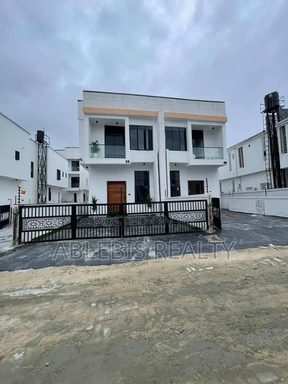 4bdrm Duplex in Ikota for sale in Ikota