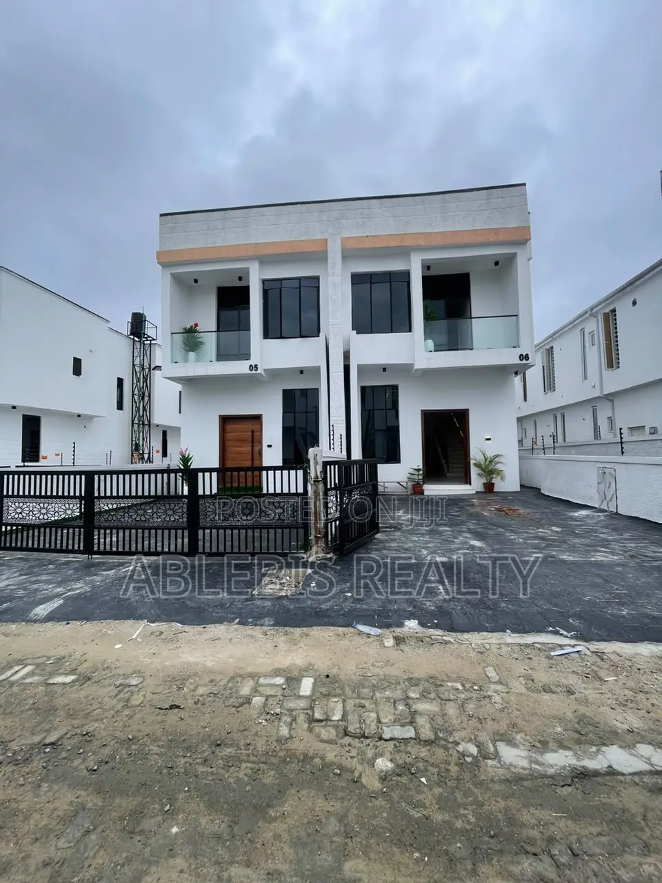 4bdrm Duplex in Ikota for sale in Ikota