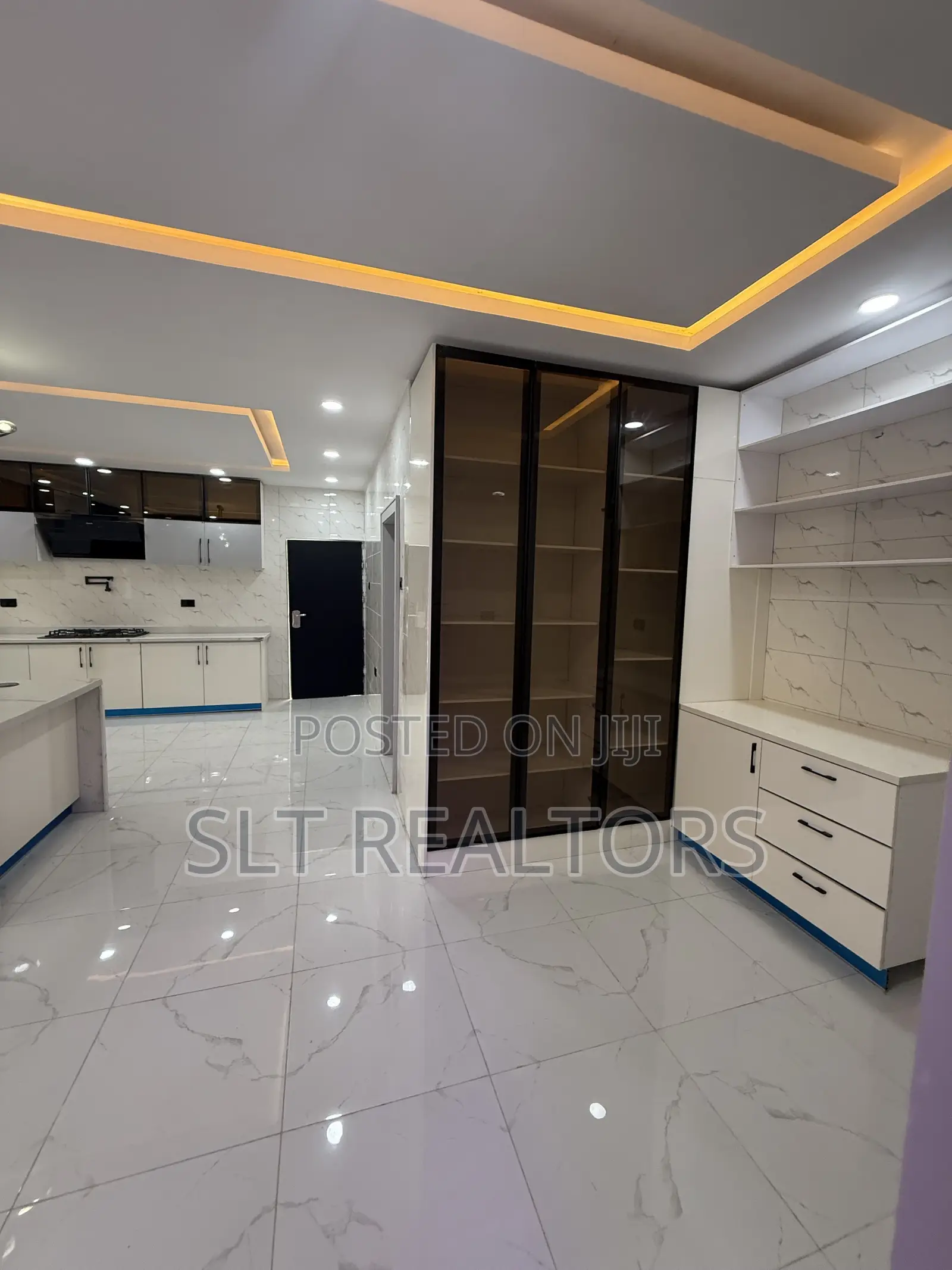 5bdrm Duplex in Oluyole Estate for sale in Oluyole Estate