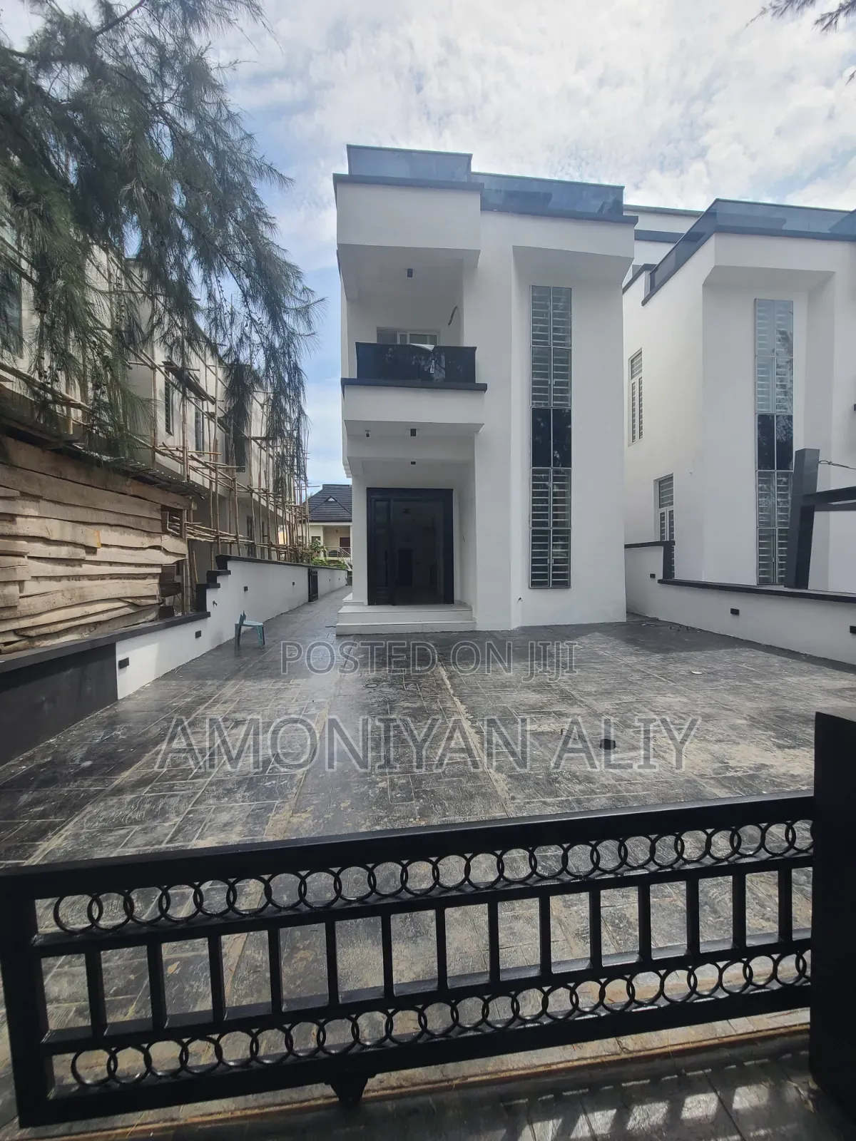 5bdrm House in Megamond Estate, Lekki Phase 1 for sale in Lekki Phase 1