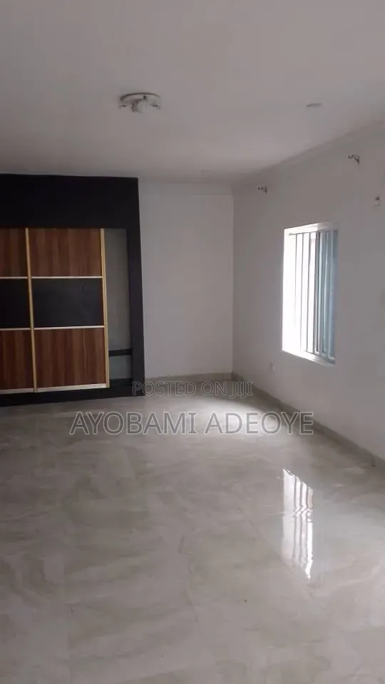 4bdrm Duplex in Chevron for rent in Chevron