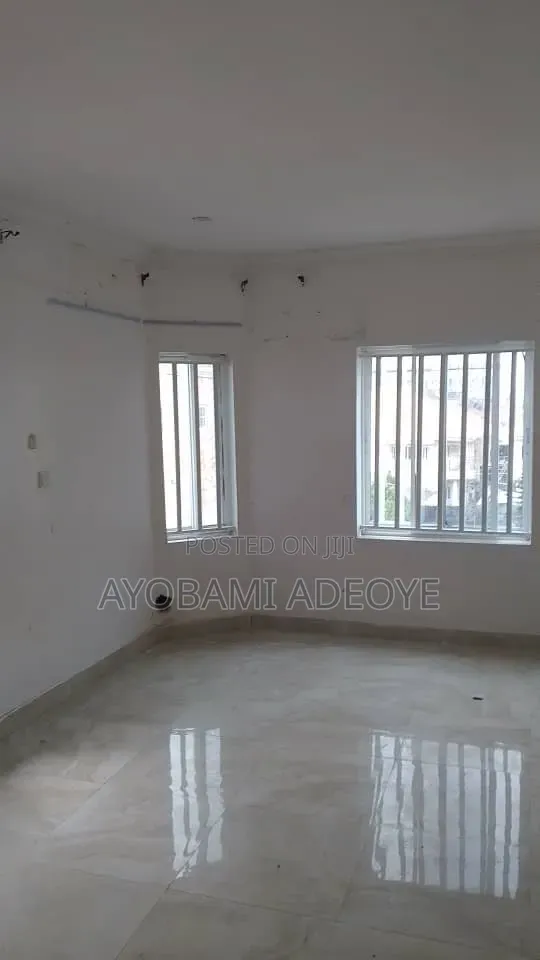 4bdrm Duplex in Chevron for rent in Chevron