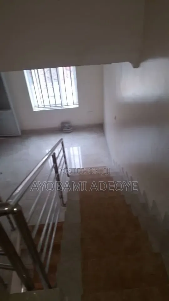 4bdrm Duplex in Chevron for rent in Chevron