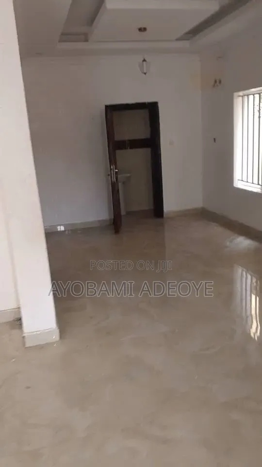 4bdrm Duplex in Chevron for rent in Chevron