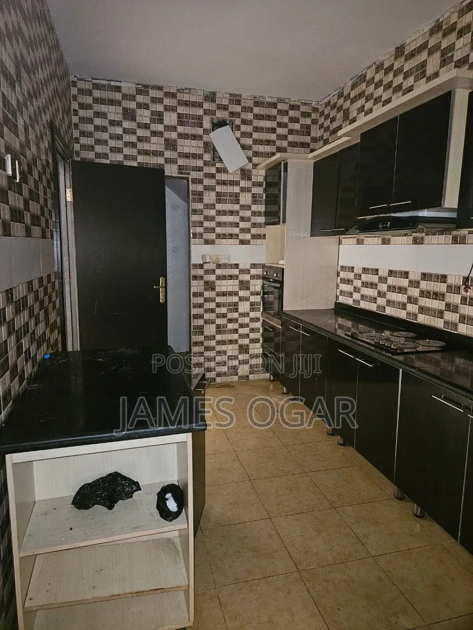 4bdrm Duplex in Chevron Drive for rent in Chevron