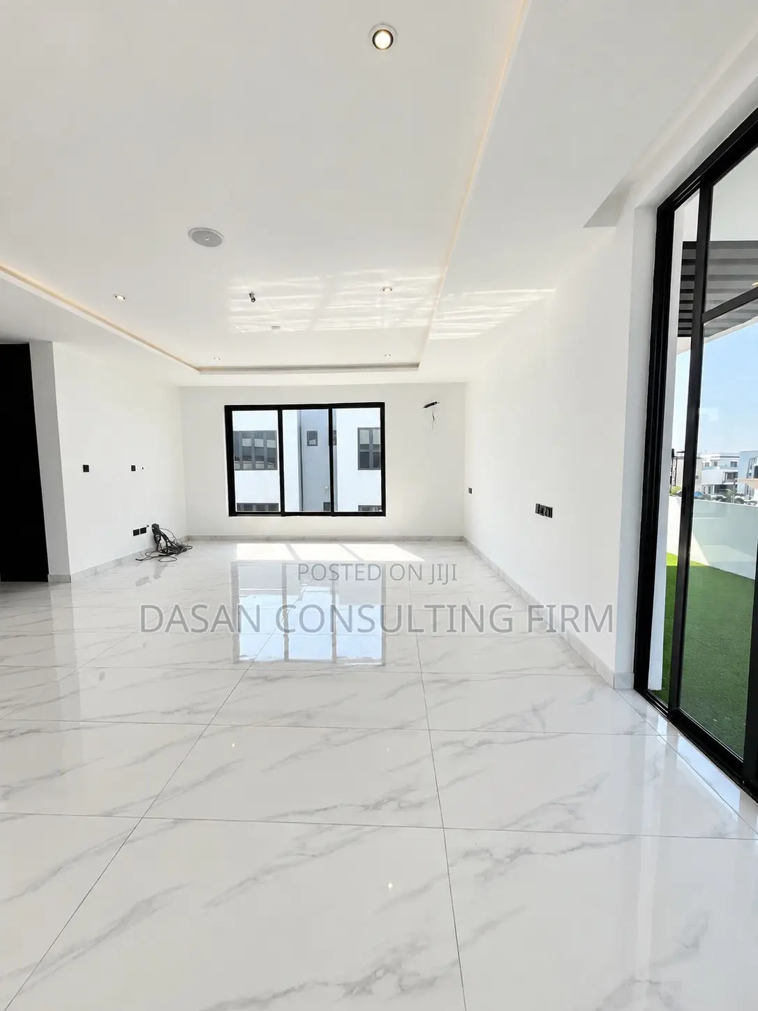 5bdrm Duplex in Lakeview Estate, Chevron for sale in Chevron