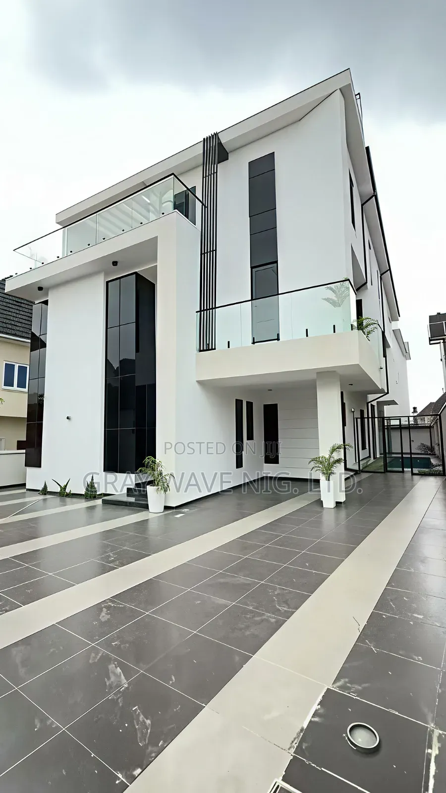 5bdrm Duplex in Apo Resettlement for sale in Apo Resettlement