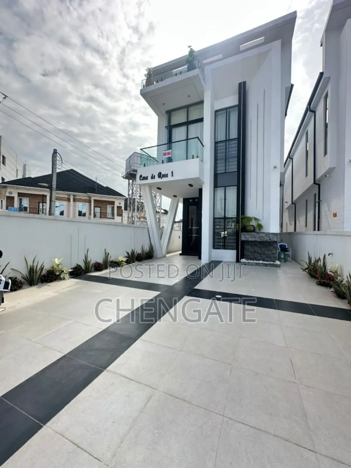 5bdrm Duplex in Ikota for sale in Ikota