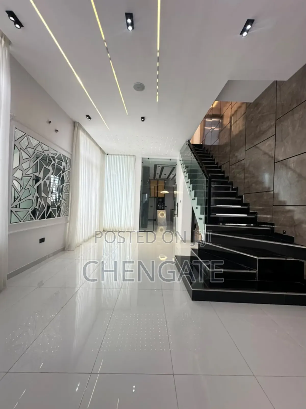 5bdrm Duplex in Ikota for sale in Ikota