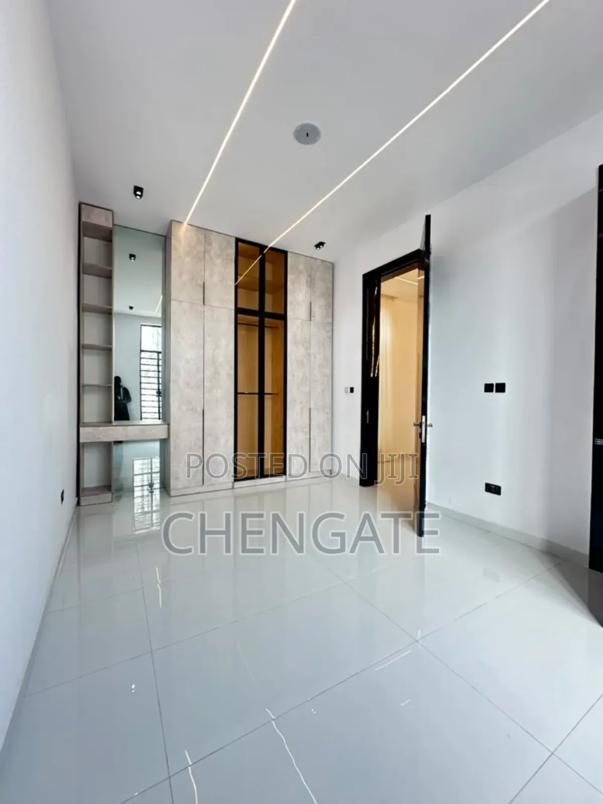 5bdrm Duplex in Ikota for sale in Ikota