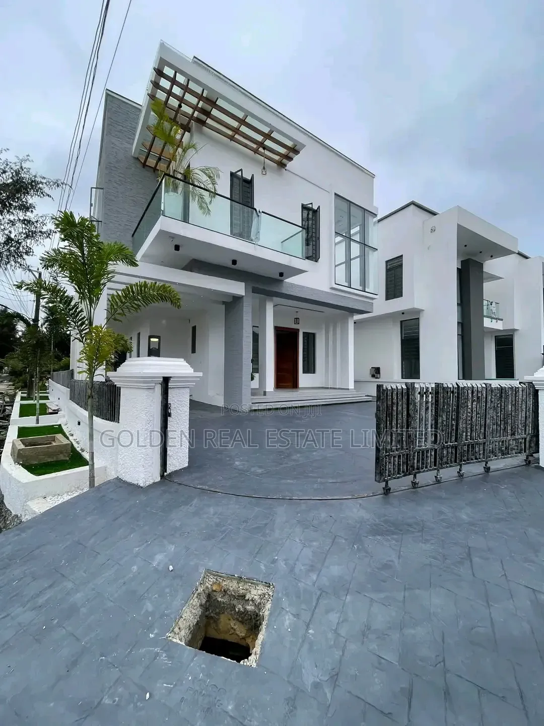 5bdrm Duplex in Lekki Phase 1 for sale in Lekki Phase 1