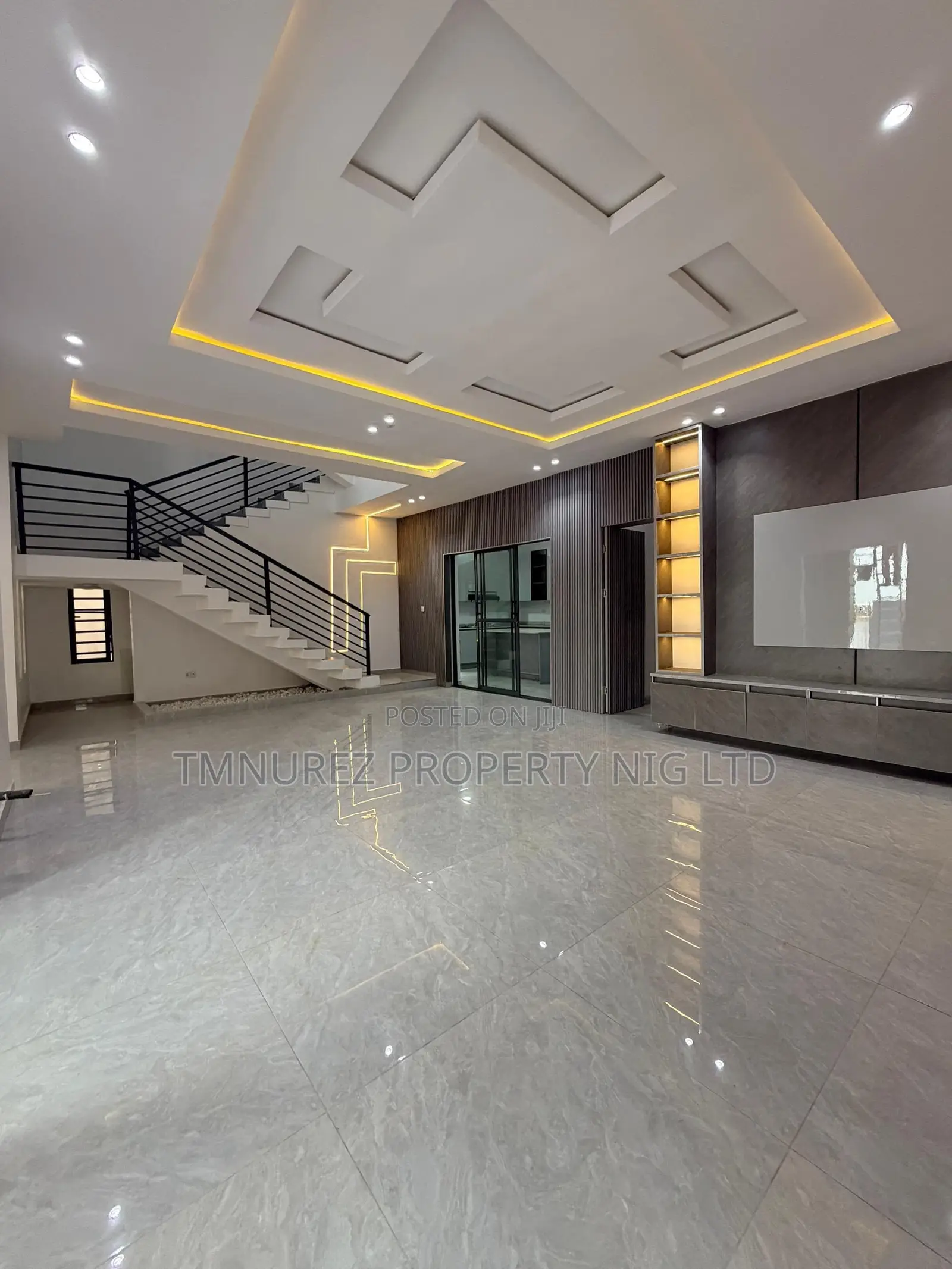 5bdrm Duplex in Ogba Good Area for sale in Ogba GRA