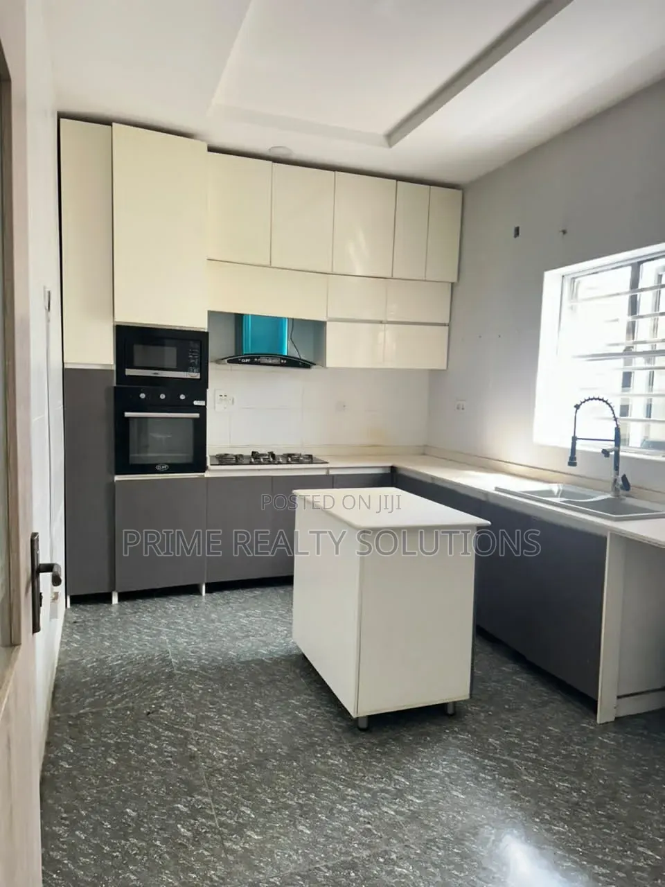 4bdrm Townhouse / Terrace in ‎𝐎𝐫𝐜𝐡𝐢𝐝 𝐥𝐞𝐤𝐤𝐢 𝐋𝐚𝐠𝐨𝐬, Lekki Expressway in Lekki Expressway