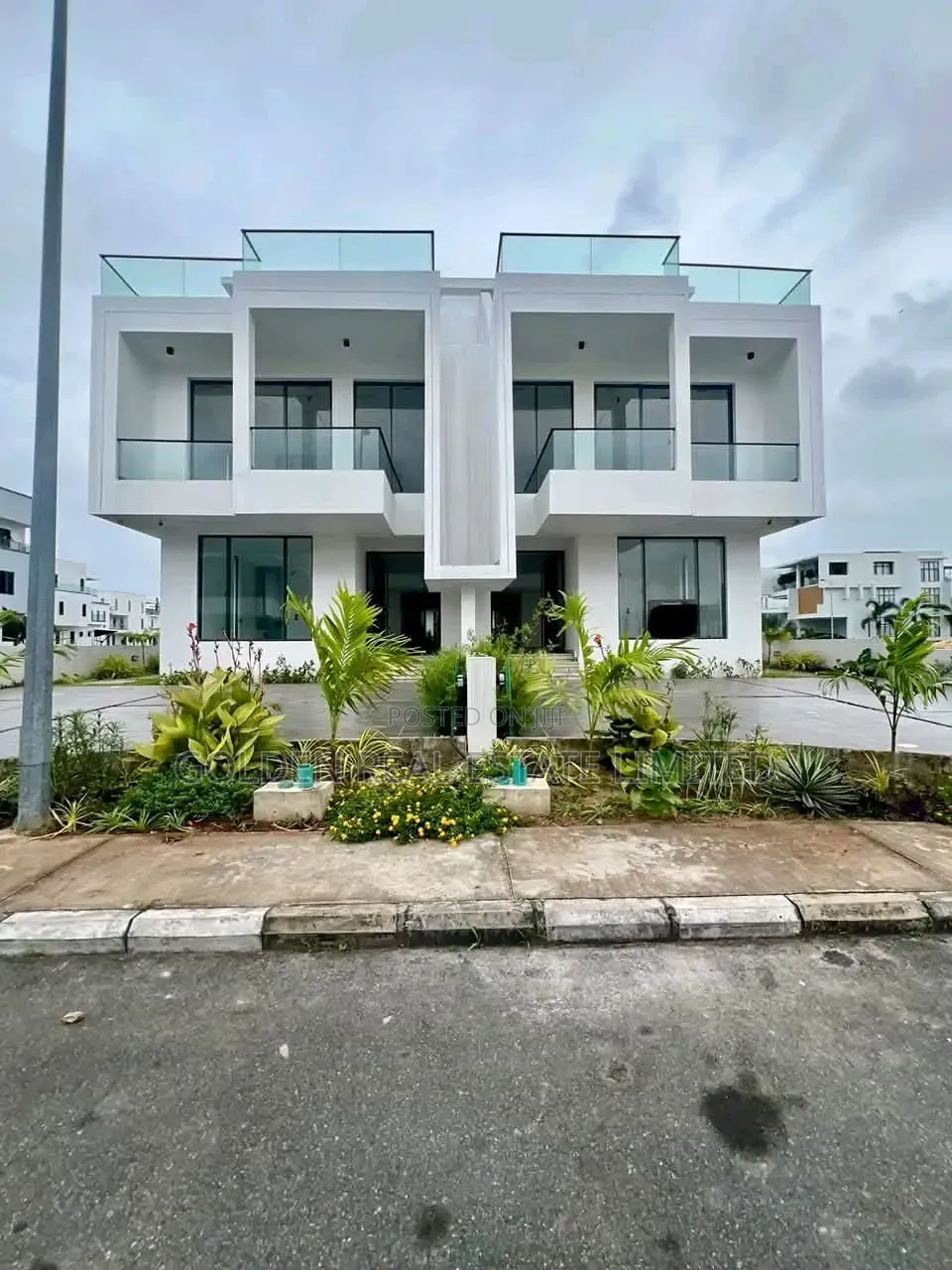 5bdrm Duplex in Ikate for sale in Ikate
