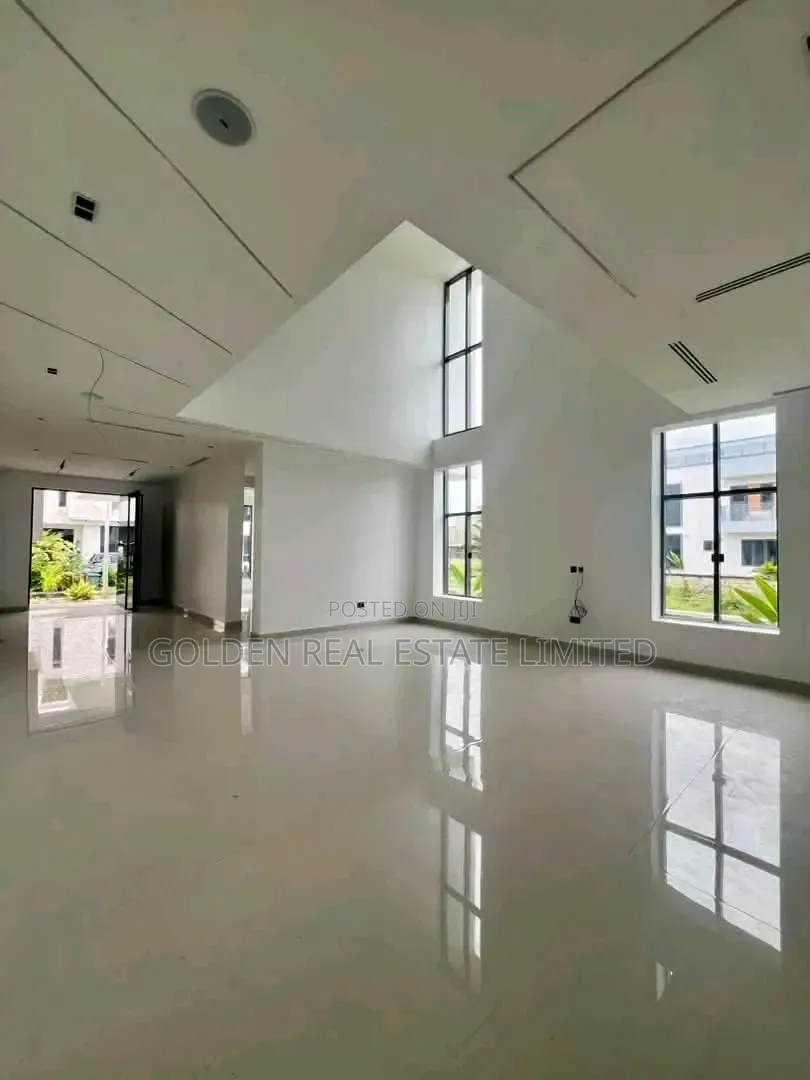 5bdrm Duplex in Ikate for sale in Ikate