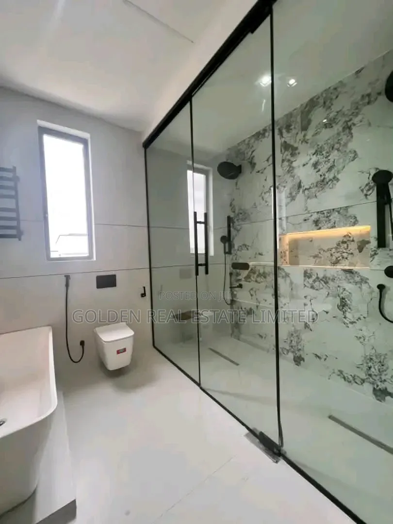 5bdrm Duplex in Ikate for sale in Ikate