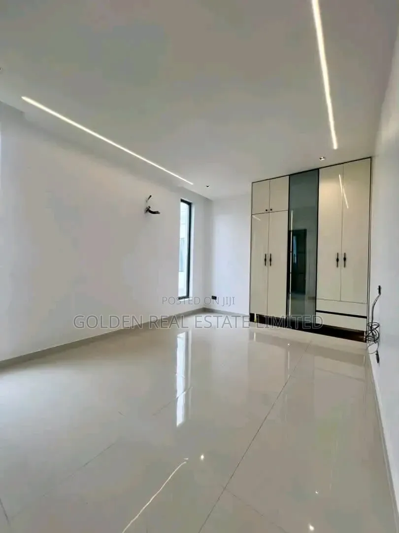 5bdrm Duplex in Ikate for sale in Ikate