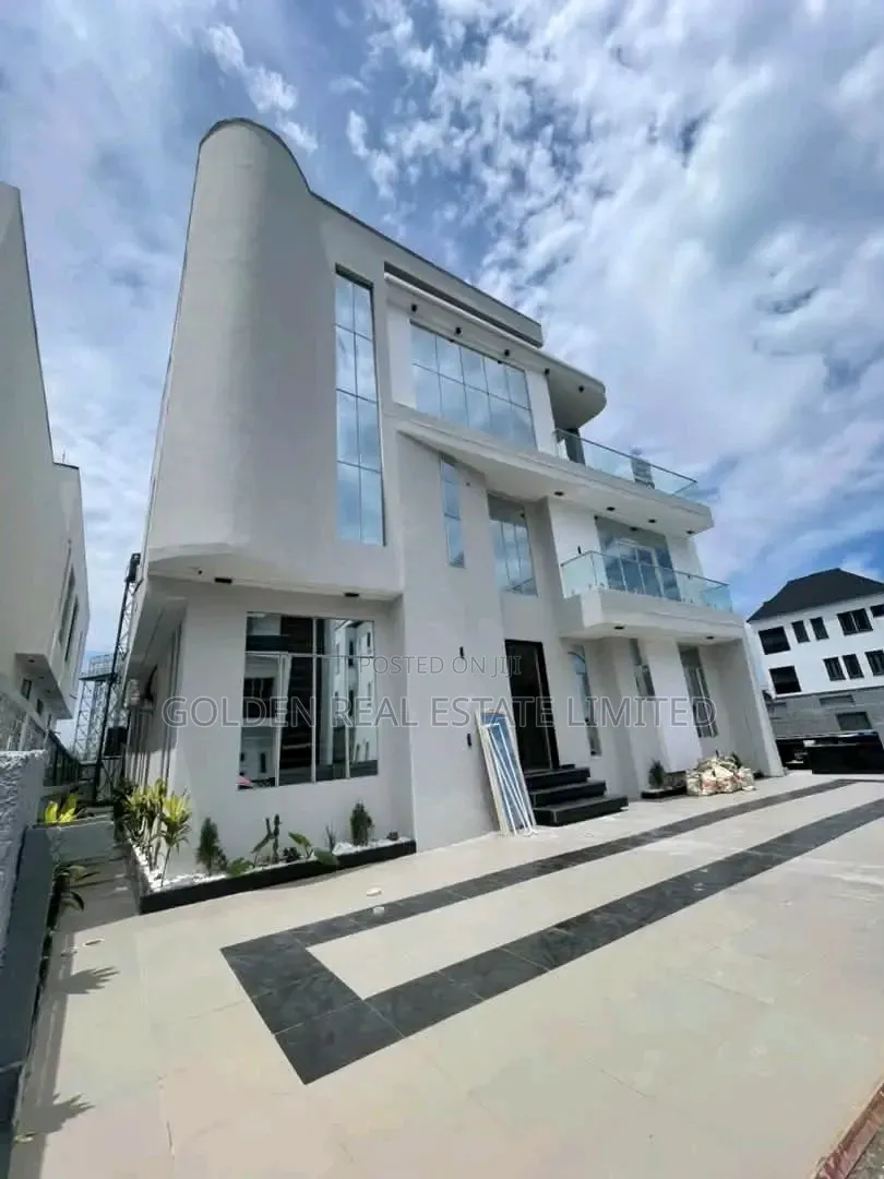 5bdrm Duplex in Chevron for sale in Chevron