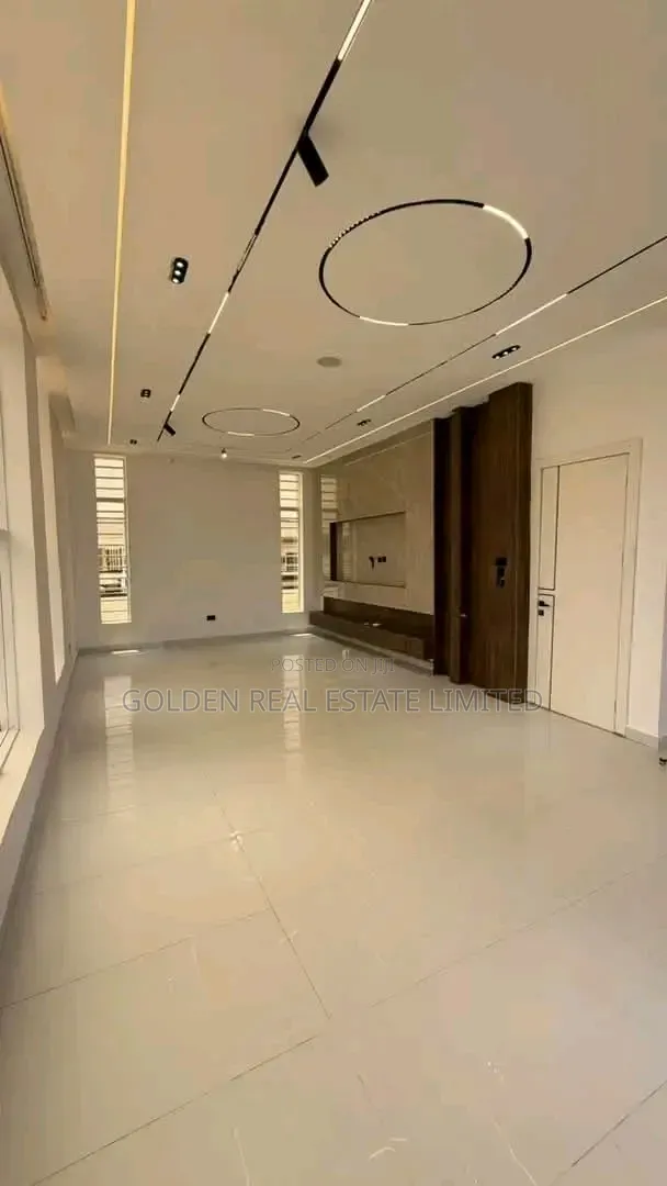 5bdrm Duplex in Chevron for sale in Chevron