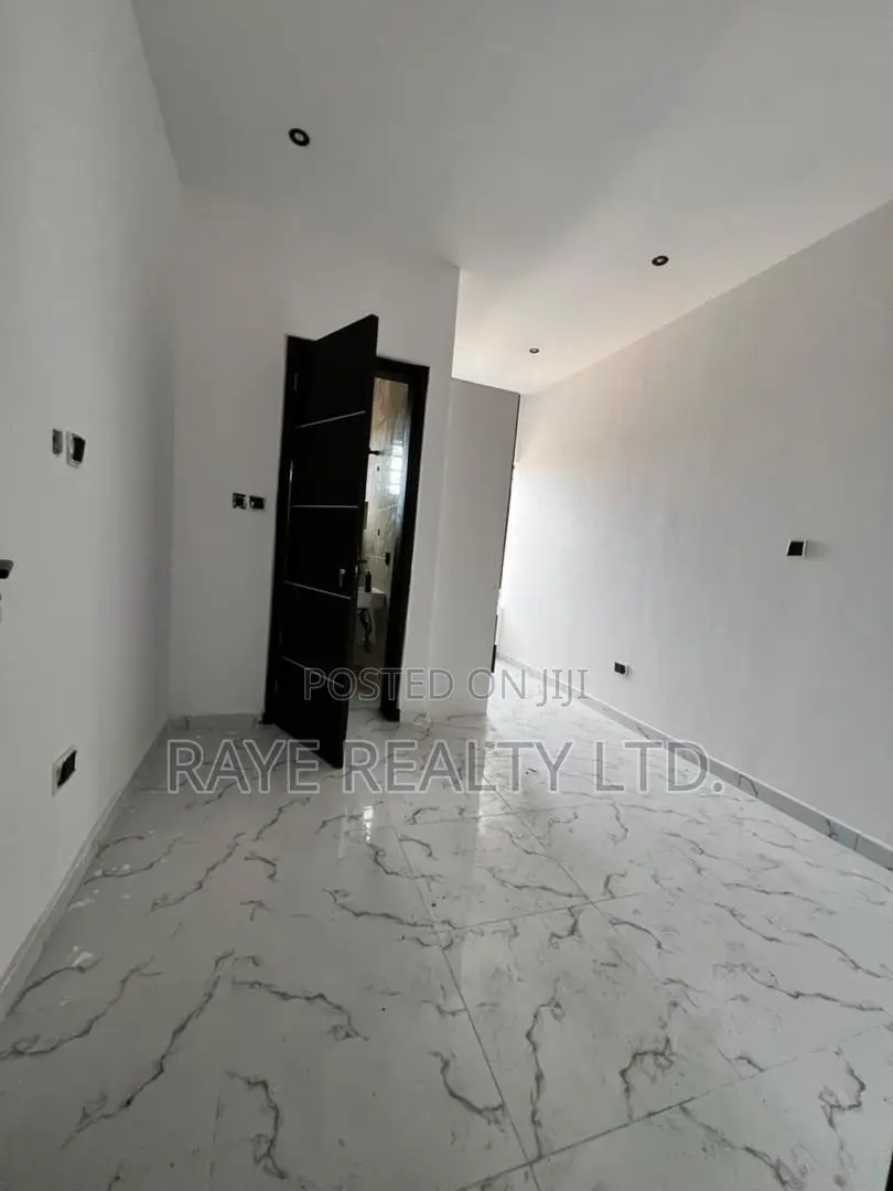 3bdrm Apartment in Ikate for sale in Ikate